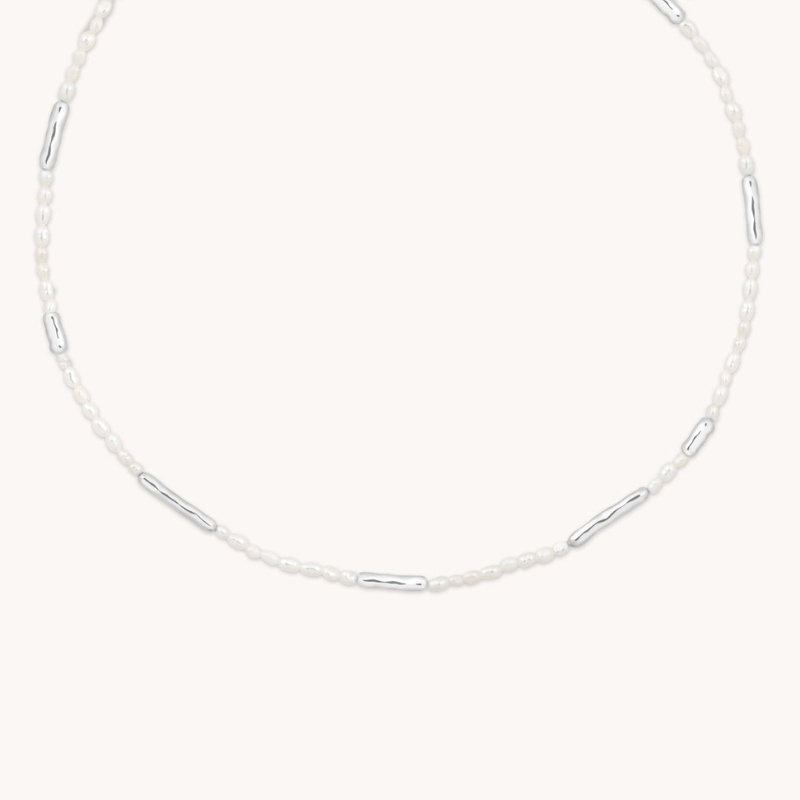 Lustrous Pearl Necklace for Women